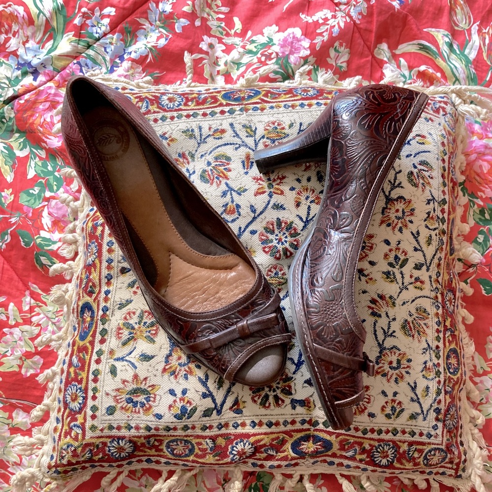 Nurture Leather Tooled Paisley Floral Peep-toe  Heels 👠 Comfort Padded Shoes